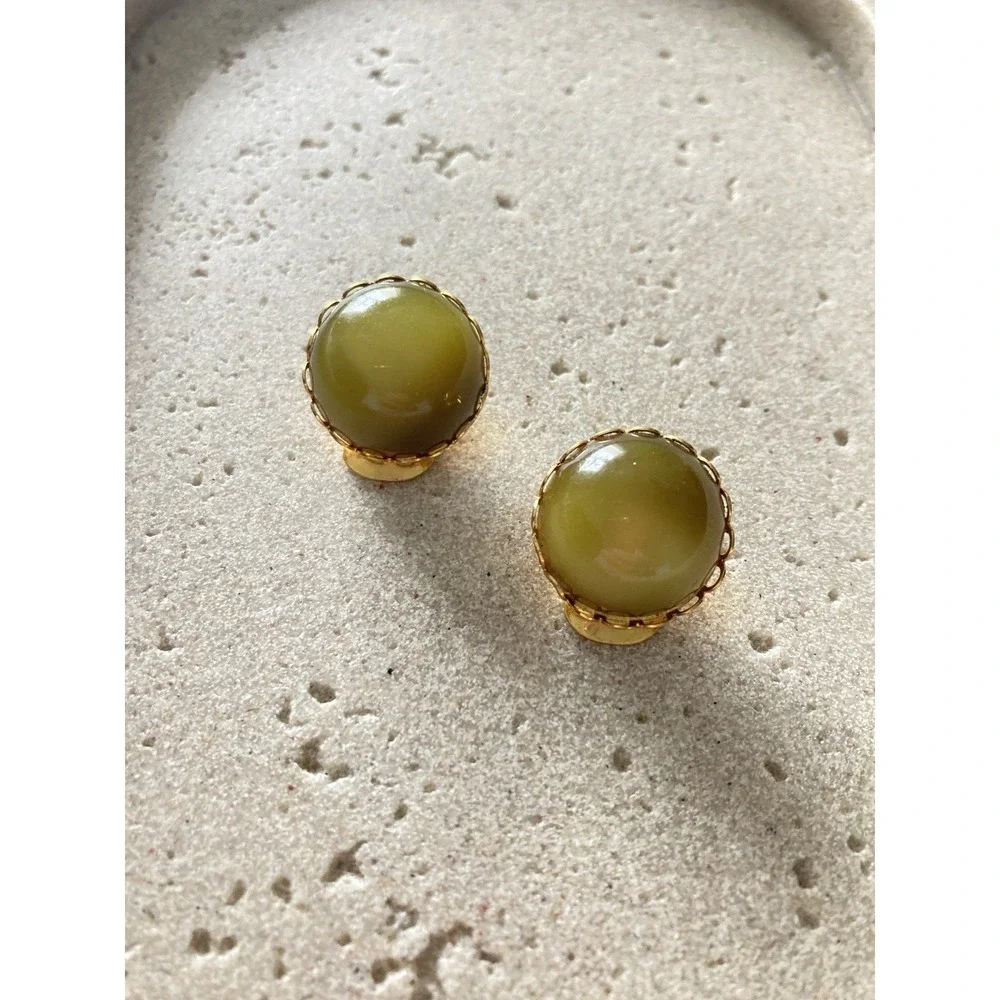 Vintage Style Green Domed Cabochon Clip On Earrings‎ Gold Tone Renaissance Style